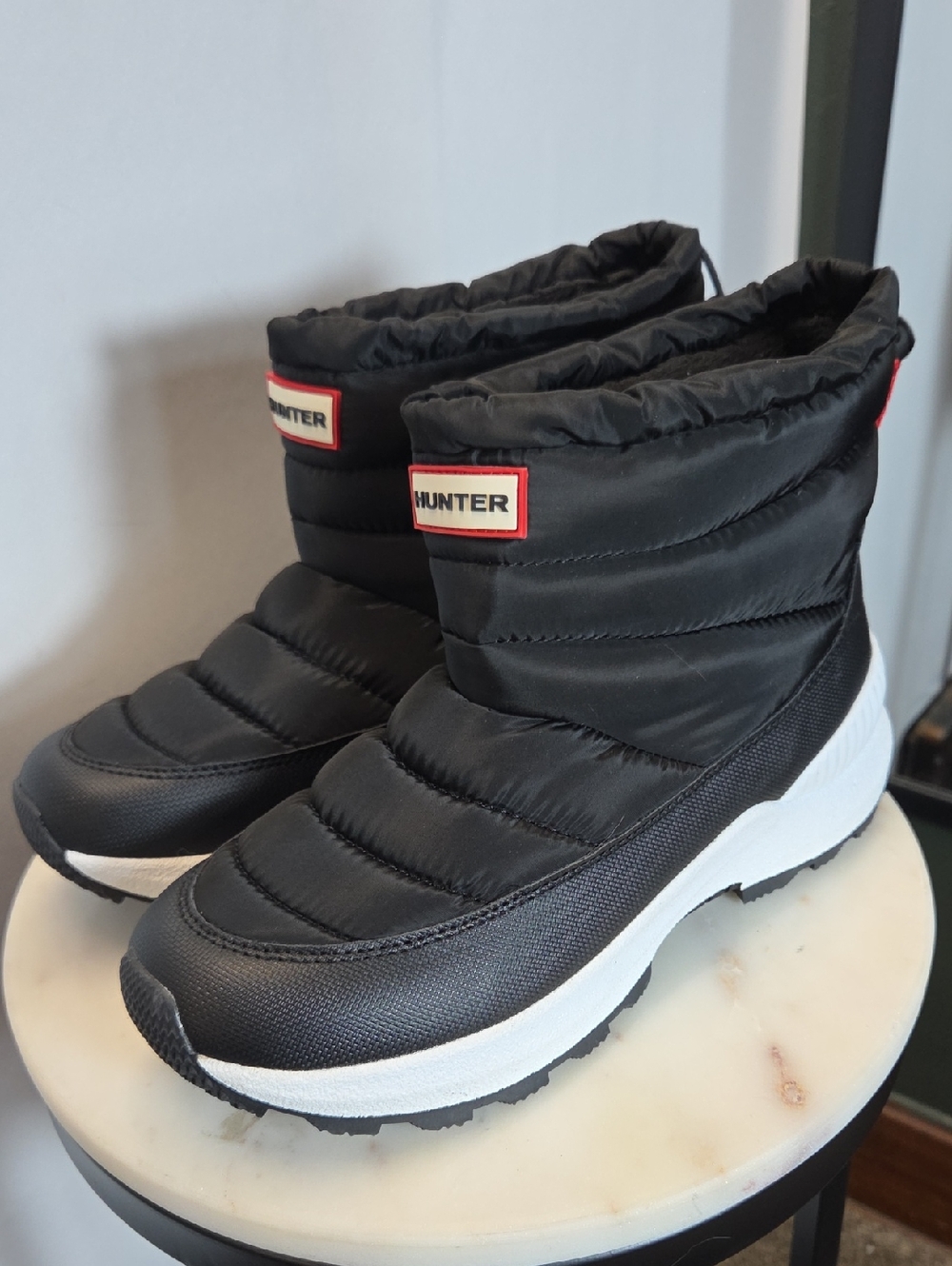 Hunter Womens Black Puffer Winter Boots with White Sole Size 8